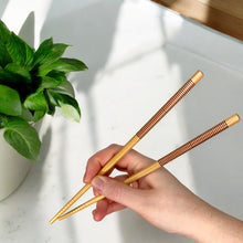 Carregar imagem no visualizador da galeria, Bamboo Chopsticks | Set of 2

