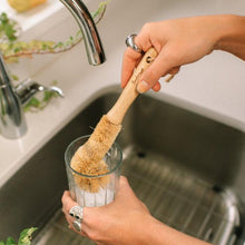 Carregar imagem no visualizador da galeria, Bamboo Drink Ware Cleaning Brush | Straight
