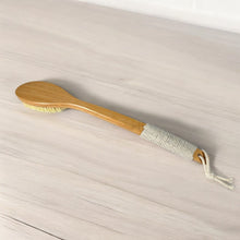 Carregar imagem no visualizador da galeria, Bamboo Dry Brush | Curved Handle
