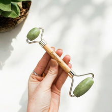 Carregar imagem no visualizador da galeria, Bamboo Facial Roller
