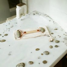 Carregar imagem no visualizador da galeria, Bamboo Facial Roller
