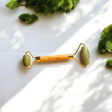 Carregar imagem no visualizador da galeria, Bamboo Facial Roller
