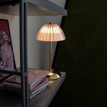 Carregar imagem no visualizador da galeria, Barraq Table Lamp
