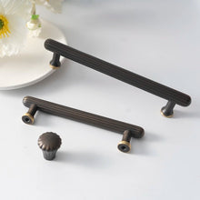 Cargar imagen en el visor de la galería, Berdo Knob &amp; Pull Bar

