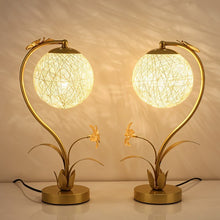 Carregar imagem no visualizador da galeria, Bloom Table Lamp
