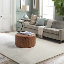 Carregar imagem no visualizador da galeria, Brockton Solid Light Beige Wool Rug
