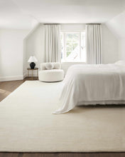 Carregar imagem no visualizador da galeria, Brockton Solid Light Beige Wool Rug
