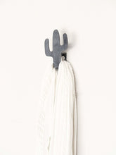 Carregar imagem no visualizador da galeria, Cactus Wall Hook
