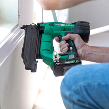 Carregar imagem no visualizador da galeria, Metabo HPT NT1850DFTM 18V Compact 18 Gauge Cordless Brad Nailer Kit (1x2.0Ah)
