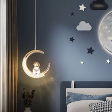 Cargar imagen en el visor de la galería, Crescent Pendant Light
