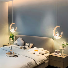 Cargar imagen en el visor de la galería, Crescent Pendant Light
