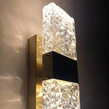 Load image into Gallery viewer, Crystallum Wall Lamp
