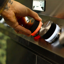 Load image into Gallery viewer, Denali 605 | Stainless Smart Tech Natural/Propane Gas Grill
