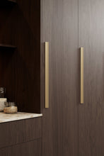 Carregar imagem no visualizador da galeria, Brushed Bronze &quot;Ciel&quot; Tab Drawer Pulls
