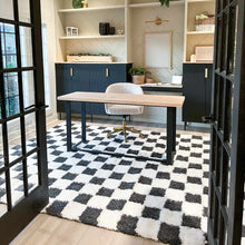 Carregar imagem no visualizador da galeria, Atira Black &amp; White Checkered Area Rug
