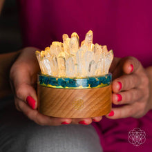 Carregar imagem no visualizador da galeria, Find My Voice - Quartz &amp; Apatite Lamp of Blooming Confidence
