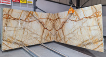 Cargar imagen en el visor de la galería, Fiore D&#39;oro White Bookmatching Marble Slabs Polished - Full Truckload
