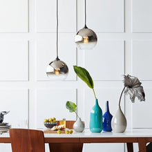 Cargar imagen en el visor de la galería, Freyde Pendant Light
