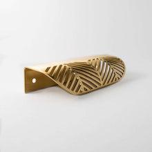 Cargar imagen en el visor de la galería, Frond, Solid Brass Edge Pulls

