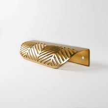 Cargar imagen en el visor de la galería, Frond, Solid Brass Edge Pulls
