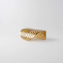 Cargar imagen en el visor de la galería, Frond, Solid Brass Edge Pulls
