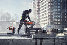 Carregar imagem no visualizador da galeria, Husqvarna 970519202 14-Inch Width K 1 PACE Battery Powered Rescue Power Cutter

