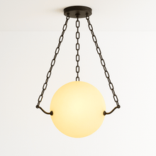 Carregar imagem no visualizador da galeria, Globus Alabaster Pendant Light
