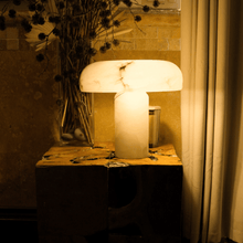 Carregar imagem no visualizador da galeria, Habros Alabaster Table Lamp
