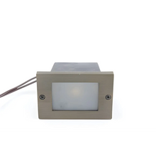 Carregar imagem no visualizador da galeria, Antique Bronze 2W LED Low Voltage Step Lights with Heavy Duty Cast Brass Cover
