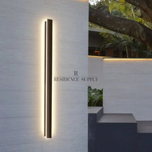 Cargar imagen en el visor de la galería, Helios Outdoor LED Wall Light
