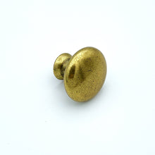 Carregar imagem no visualizador da galeria, Antique Brass &quot;Capri&quot; Round Knob
