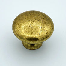 Carregar imagem no visualizador da galeria, Antique Brass &quot;Capri&quot; Round Knob
