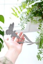 Carregar imagem no visualizador da galeria, Butterfly Flower Statue
