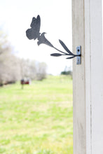 Carregar imagem no visualizador da galeria, Butterfly Flower Statue
