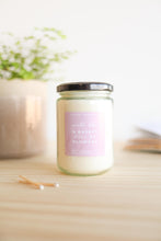 Carregar imagem no visualizador da galeria, A Basket Full of Flowers Candle
