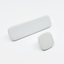 Carregar imagem no visualizador da galeria, Glossy White &quot;Tabula&quot; Cabinet Knob and Drawer Pull
