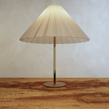 Cargar imagen en el visor de la galería, Irene Table Lamp
