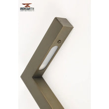 Carregar imagem no visualizador da galeria, 12V Brass Waterproof Walkway Lights - LED &amp; Halogen | G4 Bulb Not Included
