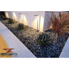 Carregar imagem no visualizador da galeria, 12V Brass Waterproof Walkway Lights - LED &amp; Halogen | G4 Bulb Not Included
