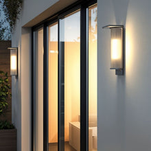 Cargar imagen en el visor de la galería, Karasi Outdoor Wall Lamp
