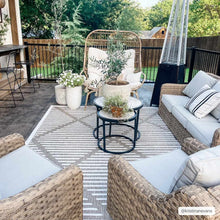 Carregar imagem no visualizador da galeria, Anah Cream Outdoor Rug
