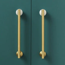 Carregar imagem no visualizador da galeria, Kwam Crystal Knob &amp; Pull Bar
