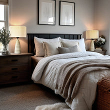 Carregar imagem no visualizador da galeria, Intricate Beige Bedside Table Lamp
