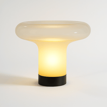 Carregar imagem no visualizador da galeria, Lindeza Table Lamp
