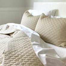 Carregar imagem no visualizador da galeria, Bamboo Cotton Quilted Coverlet, Twin - Sand
