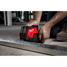 Carregar imagem no visualizador da galeria, Milwaukee 3622-21 M12 Green Cross Line &amp; Plumb Points Laser Kit
