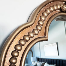 Carregar imagem no visualizador da galeria, Antique Inspired Ornate Gold Mirror
