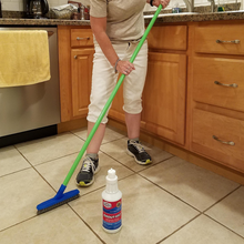 Cargar imagen en el visor de la galería, 12 Quart Bottles Of Grout-eez With 2 Grout Brushes
