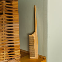 Load image into Gallery viewer, Bamboo Styling Rat Tail Comb

