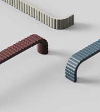 Cargar imagen en el visor de la galería, Colorful Retro &quot;Lace&quot; Ribbed Drawer Pulls
